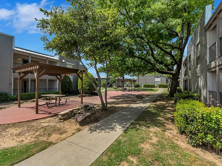 Mission Pointe Club Apartments — Photo 5