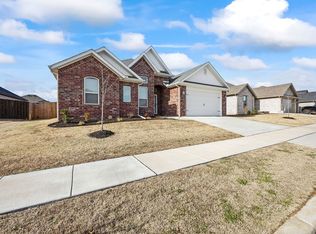 607 N Drewrys Bluff Dr, Fayetteville, AR 72704