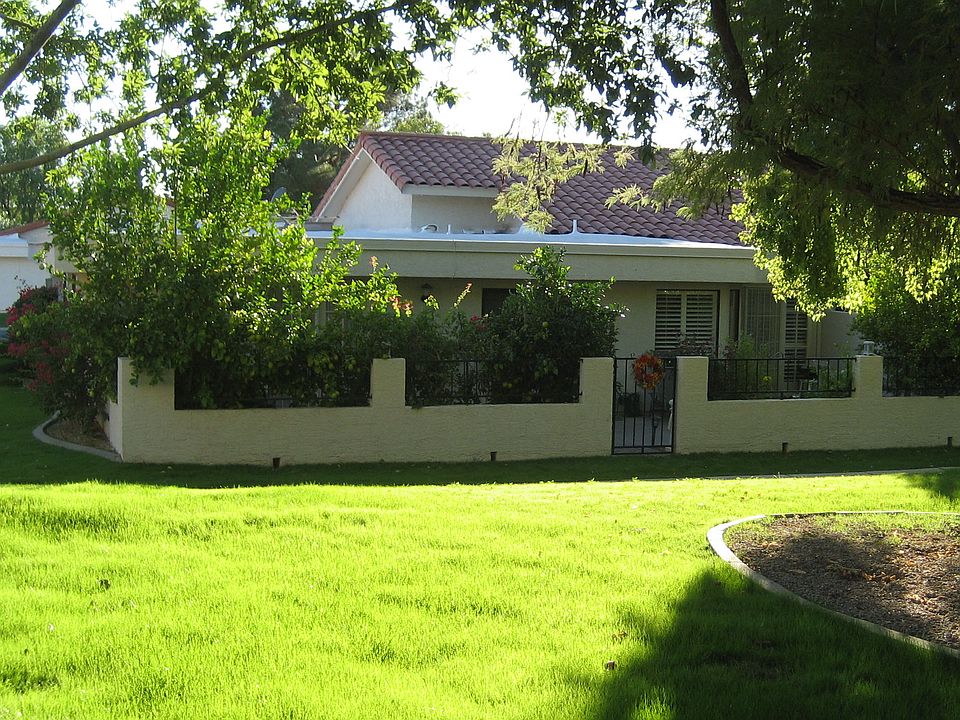 Patio w/view fence