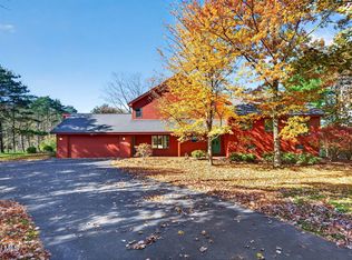 37 Crow Ridge Rd, Voorheesville, NY 12186
