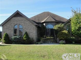 15370 Yellowstone Dr, Macomb, MI 48042