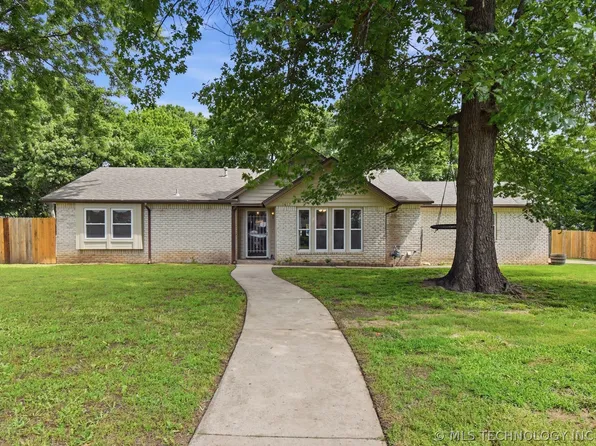 3637 E 143rd St S, Bixby, OK 74008