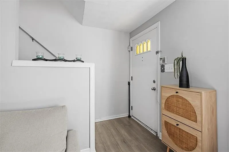 2 bed, 1.5 bath, 1000 sqft, $1,700 — Photo 3