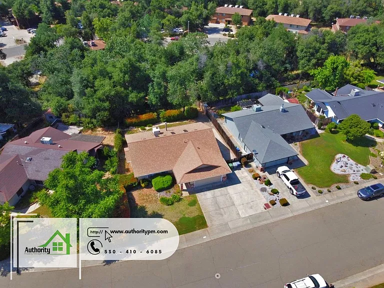 1844 Breckenwood Dr — Photo 3