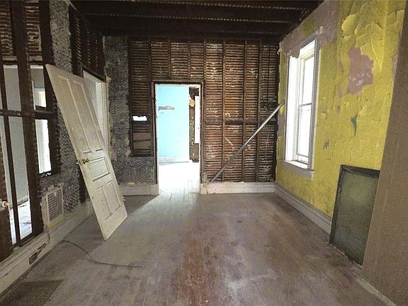 4th image of 3444 Arsenal St