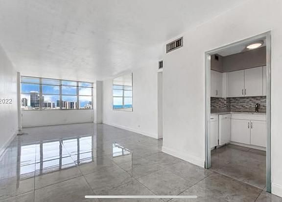 4th image of 7441 Wayne Ave APT 11Q