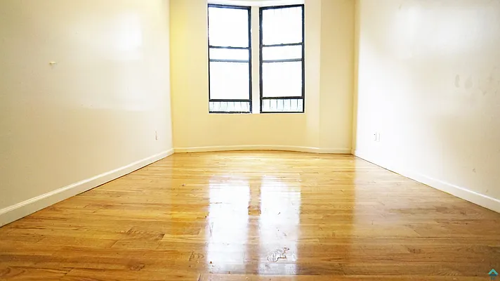 Rented by EXR | media 4