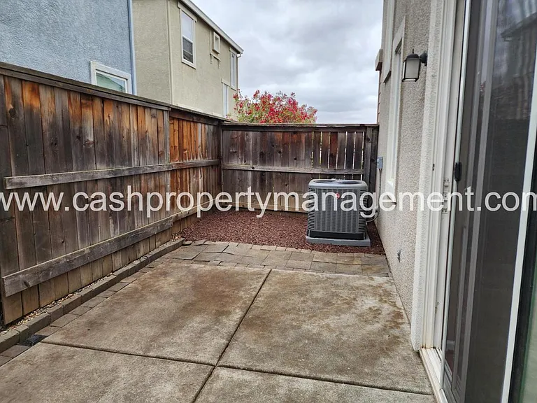 548 Navigator Dr — Photo 19