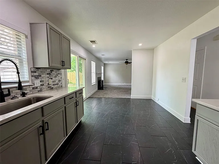 804 Tapestry Cv — Photo 12