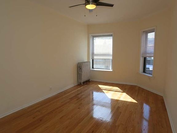 1002-W-Irving-Park-Unit-5-living-1