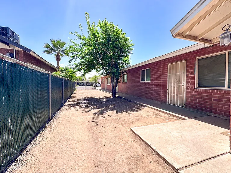1640 E Brill St — Photo 34