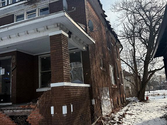 3rd image of 3255 Hogarth St