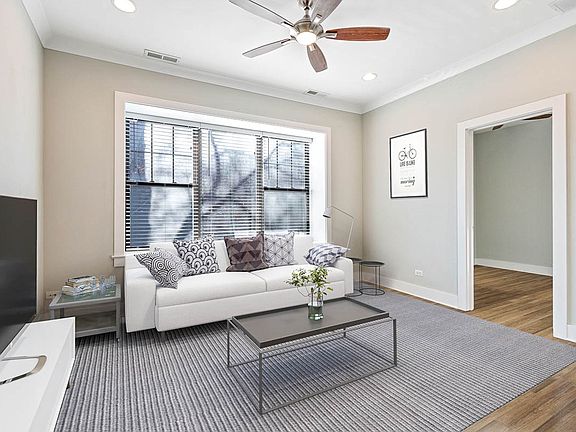 3rd image of 1946 W Nelson St APT 1E