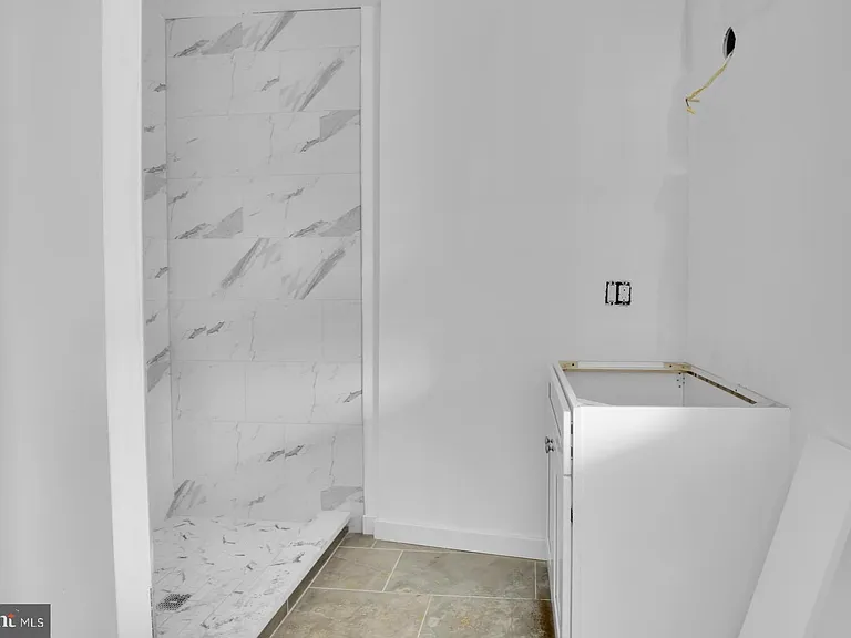 7037 Ridge Ave #1B — Photo 3