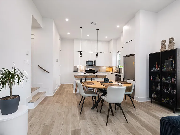 1602 Mary St — Photo 14