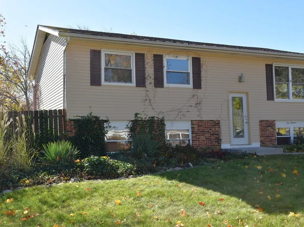 216 Malibu Ct, Bolingbrook, IL 60440