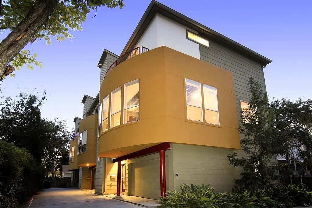 2 bed, 2.5 bath, 2151 sqft, $2,850 — Photo 1