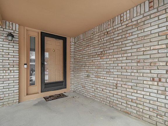 3rd image of 1124 Lyndale Dr