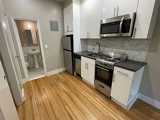 1st image of 210 E 90th St #4D