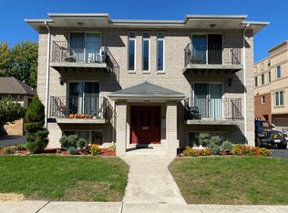 7318 Ogden Ave APT 2E, Riverside, IL 60546