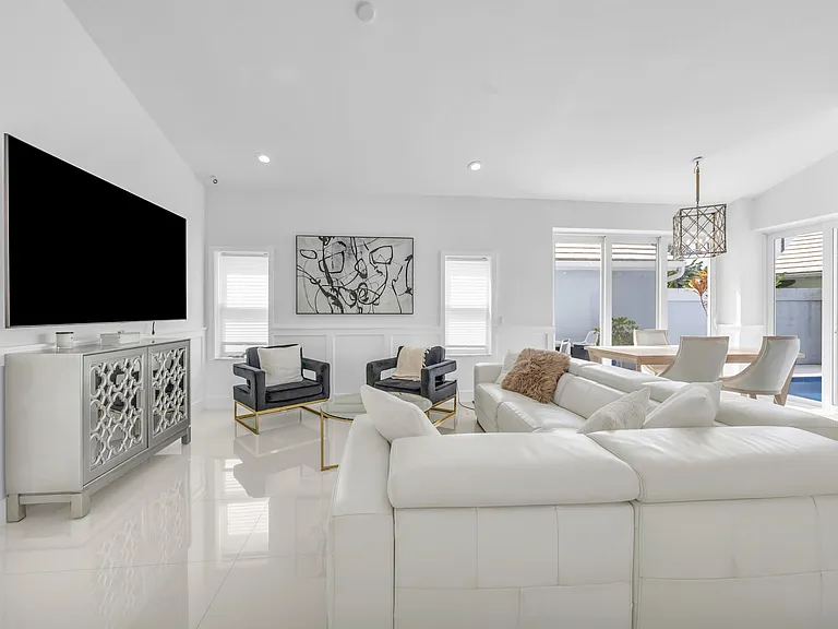 39 Dorchester Cir — Photo 3