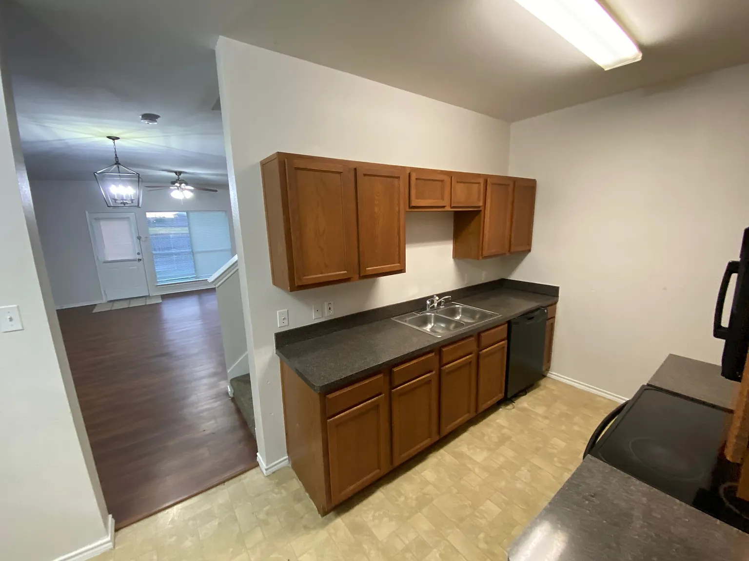 3 bed, 2.5 bath, 1425 sqft, $1,730 — Photo 4