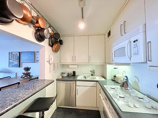 Rented by R New York | media 5