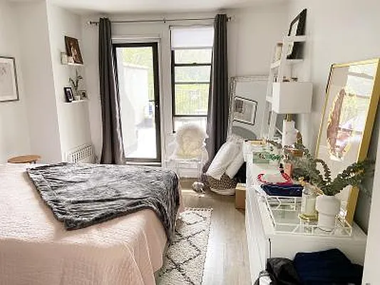 Rented by Point NYC | media 19