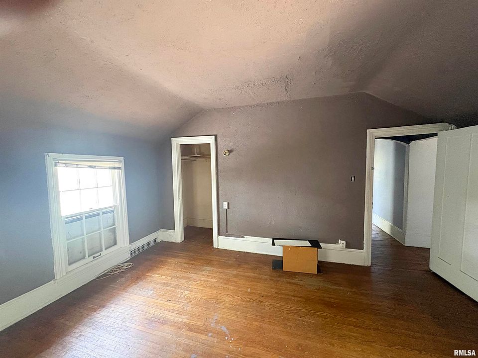 16th image of 114 E Briarwood Ct