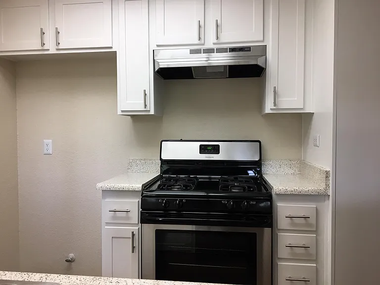 Rolling Ridge Apartments — Photo 8