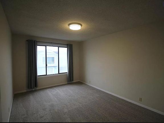 5th image of 473 Castle St