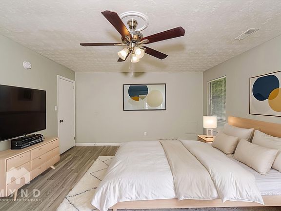 4th image of 2110 Vicki Dr
