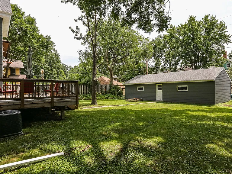 890 Goodrich Ave — Photo 25