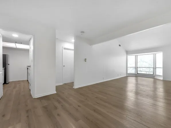 Bexley House, 2877 E Broad St APT B11, Columbus, OH 43209