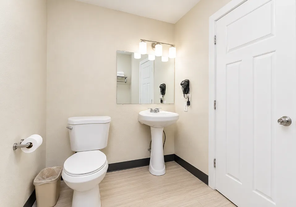 Studio, 400 sqft, $800 — Photo 2