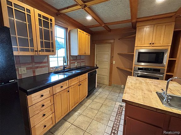 5th image of 409 King St