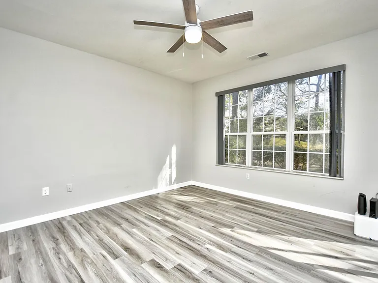 502 Pipers Ln — Photo 22