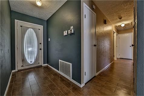 2nd image of 714 N Sky Dr