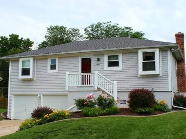 1905 NE McKee Ln, Lees Summit, MO 64086