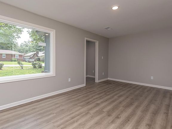 4th image of 1461 Phillips Rd