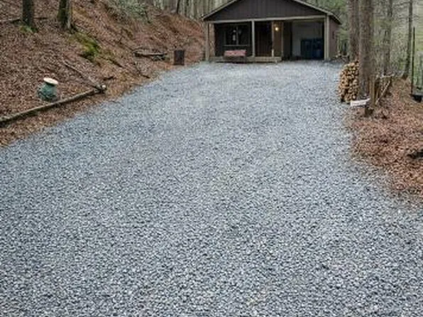 205 31st St, Ellijay, GA 30540