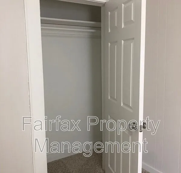 301 E Lawson St #D — Photo 11