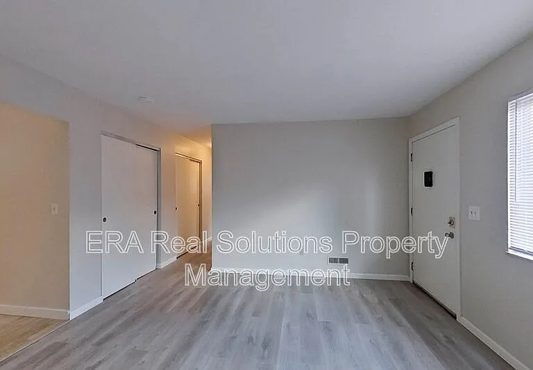 2462 Hiawatha St — Photo 3