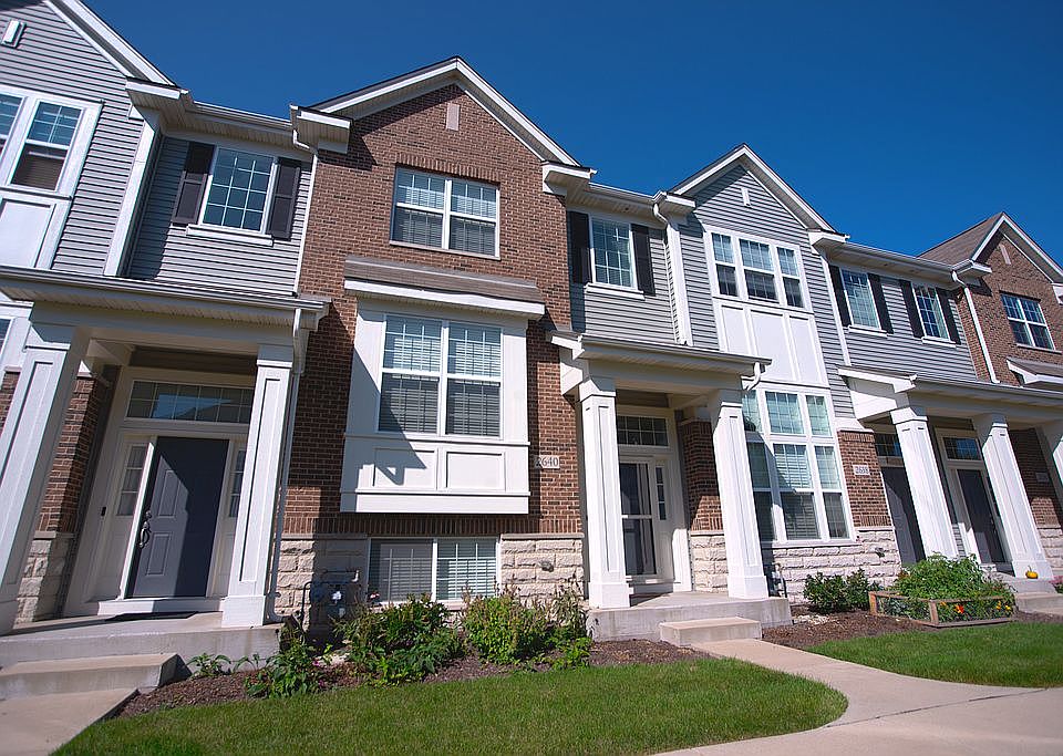 1st image of 2640 Dunraven Ave