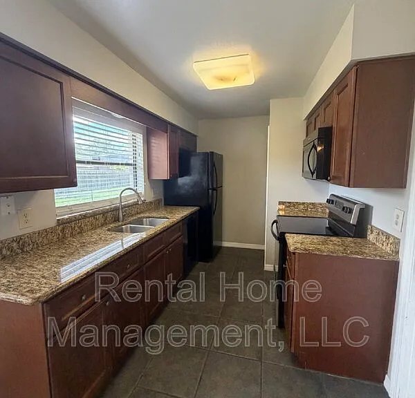 149 Hazel Blvd — Photo 4