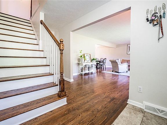 3rd image of 27437 Edgepark Blvd