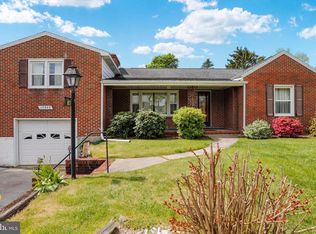 17945 Oak Ridge Dr, Hagerstown, MD 21740