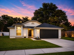 1614 Weaver Dr, Lutz, FL 33559
