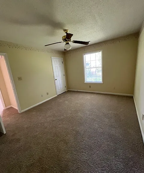 1083 Farm Pond Ln — Photo 6