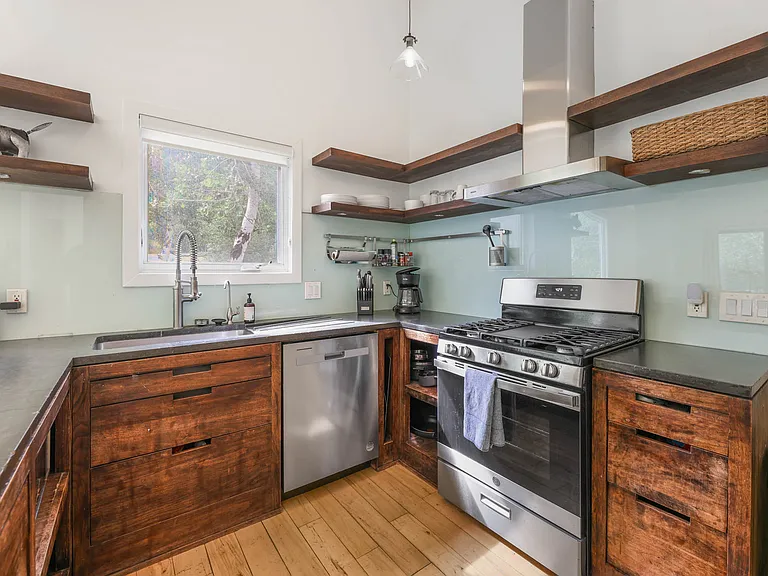 4445 Hidden Cove Rd — Photo 18